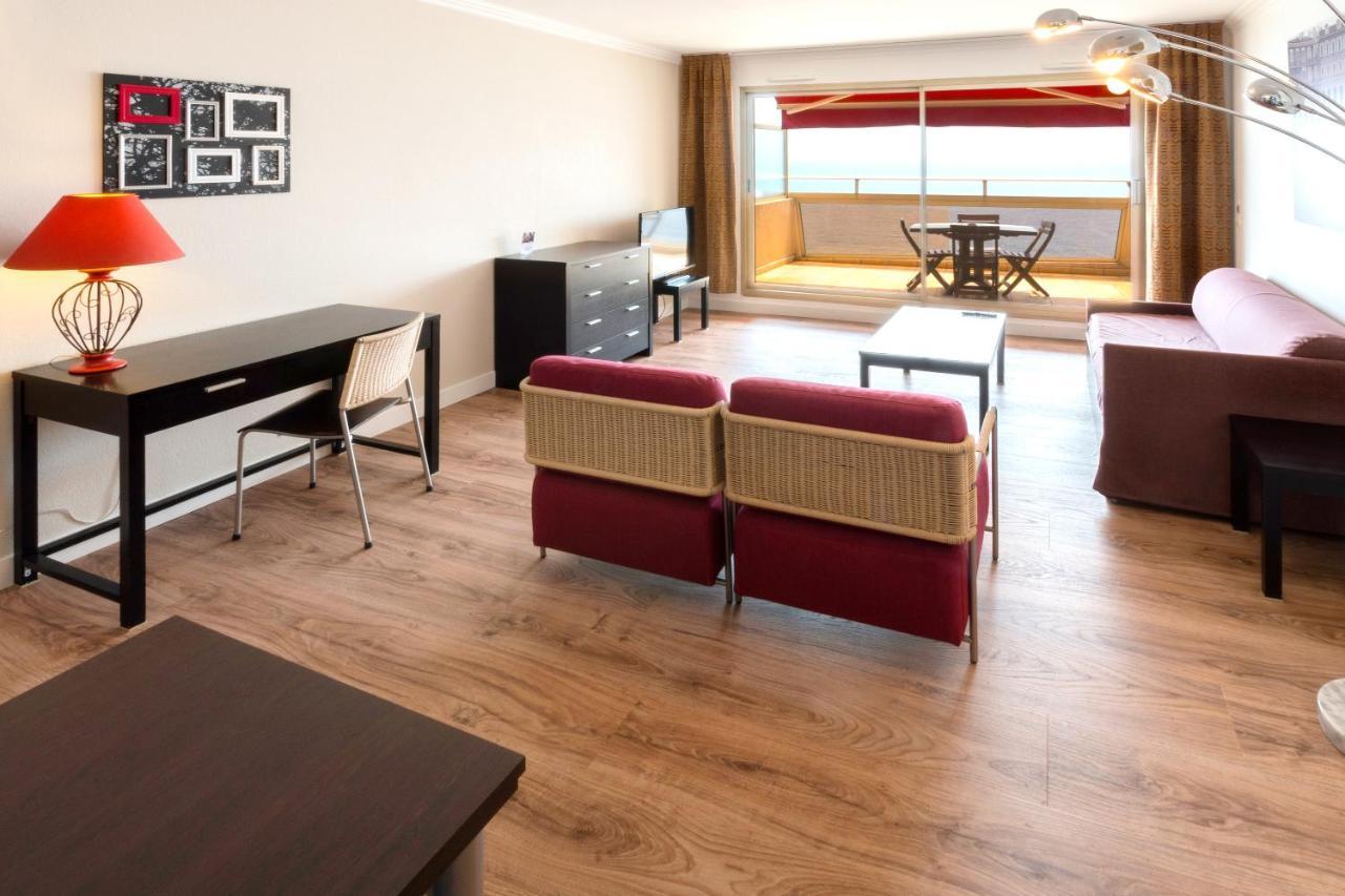 One-Bedroom Apartment Sea View