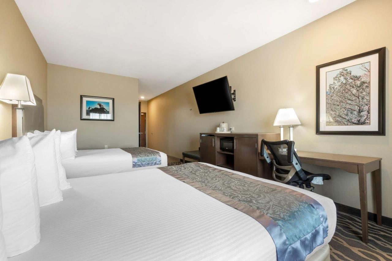 Queen Room with Two Queen Beds and Roll-In Shower - Disability Access/Pet Friendly