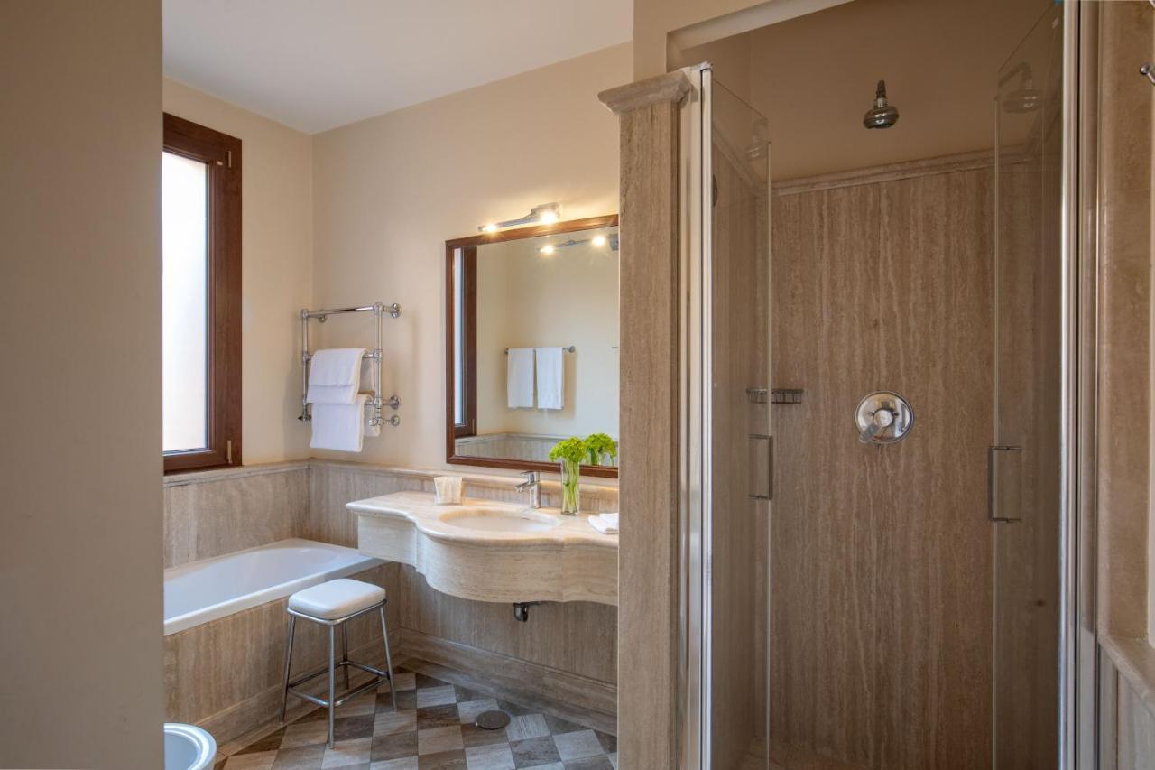 Superior Double or Twin Room Via dei Greci 23
