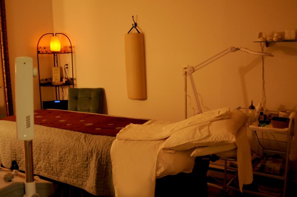 Honeymoon Suite