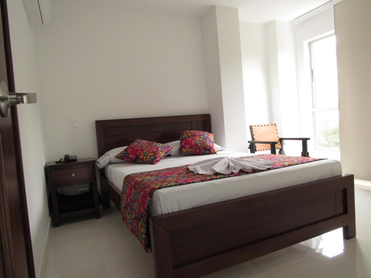 Habitación con cama grande