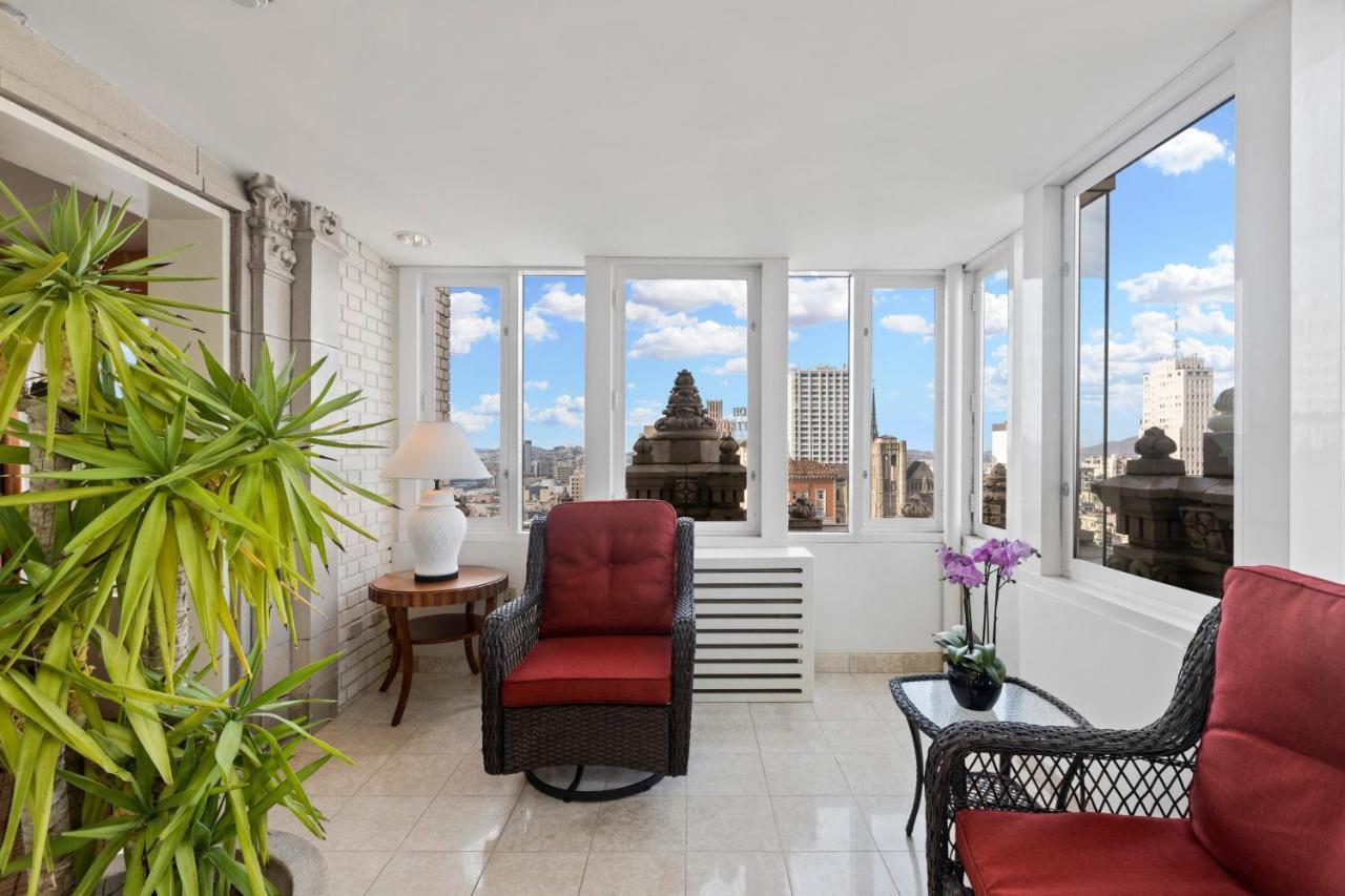 One-Bedroom Suite with Sunroom Access
