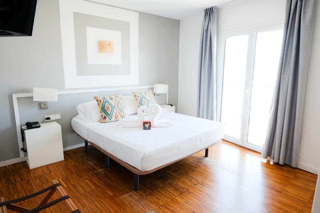 Tweepersoonskamer met 1 Groot Bed of 2 Aparte Bedden op de Zolder