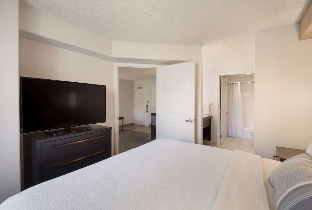 One-Bedroom King Suite - Non-Smoking