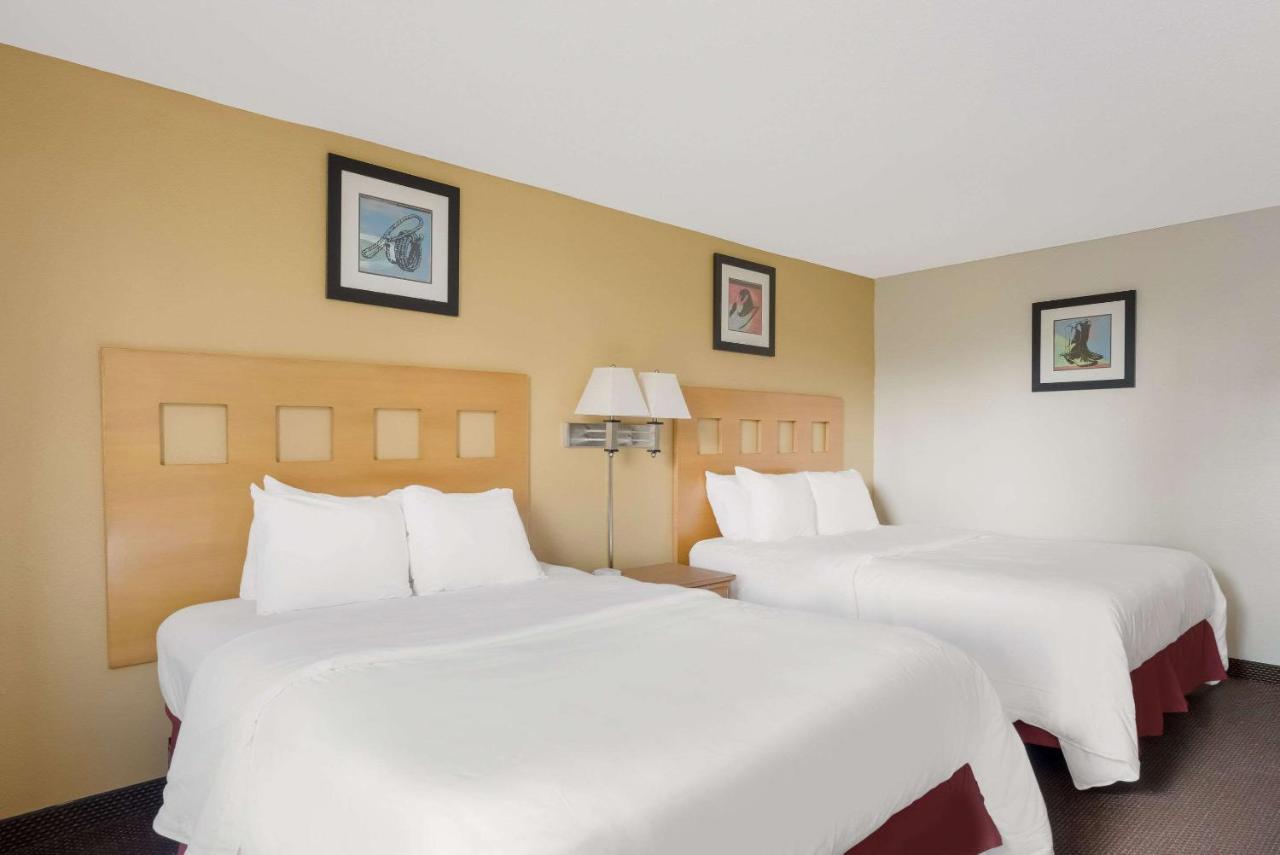 Quadruple Room with Two Queen Beds - Non Smoking