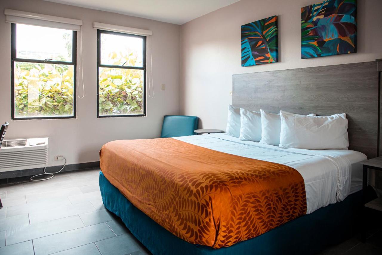 Queen Room Garden View