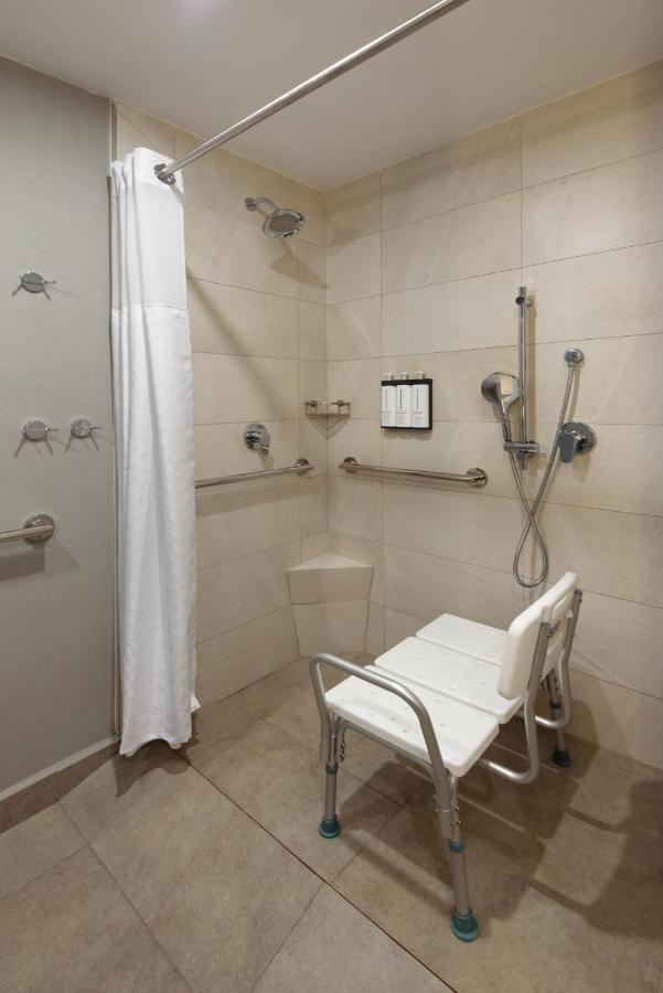 Suite de 1 dormitorio con sofá cama y ducha accesible en silla de ruedas - Cama extragrande - Adaptada para personas con discapacidad