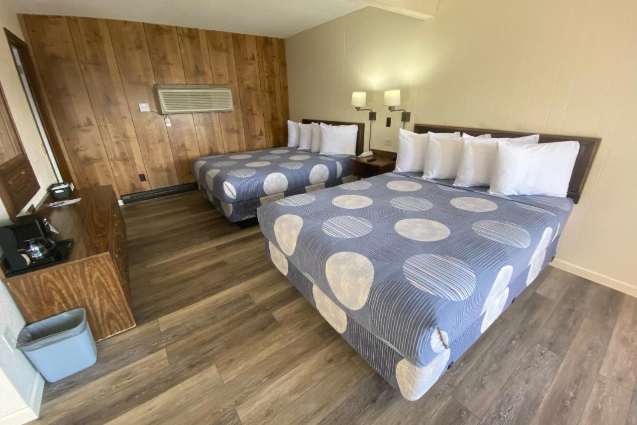 Standard Queen Room Two Queen Beds