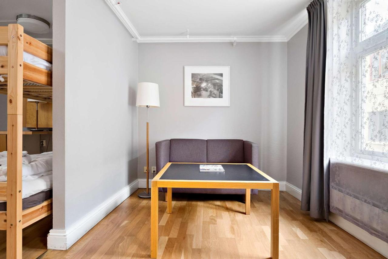 Family Room with Two Single Beds - Non-Smoking