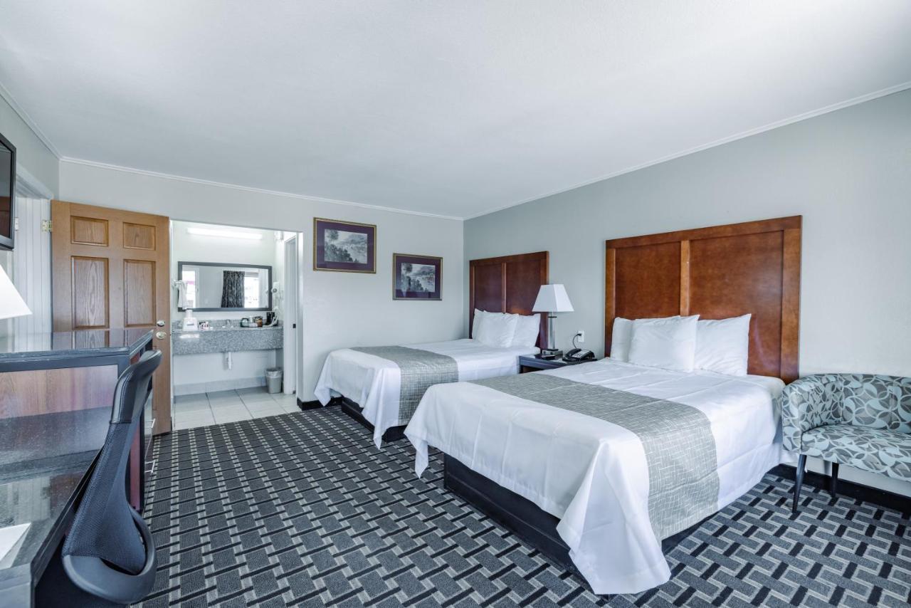 2 Double Beds Non-Smoking