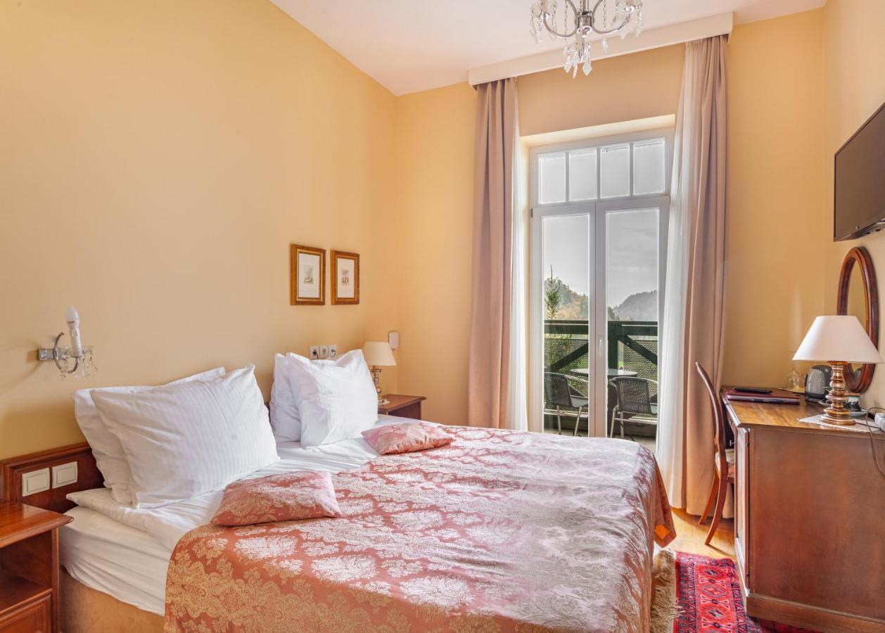 Double or Twin Room Balcony Lake View