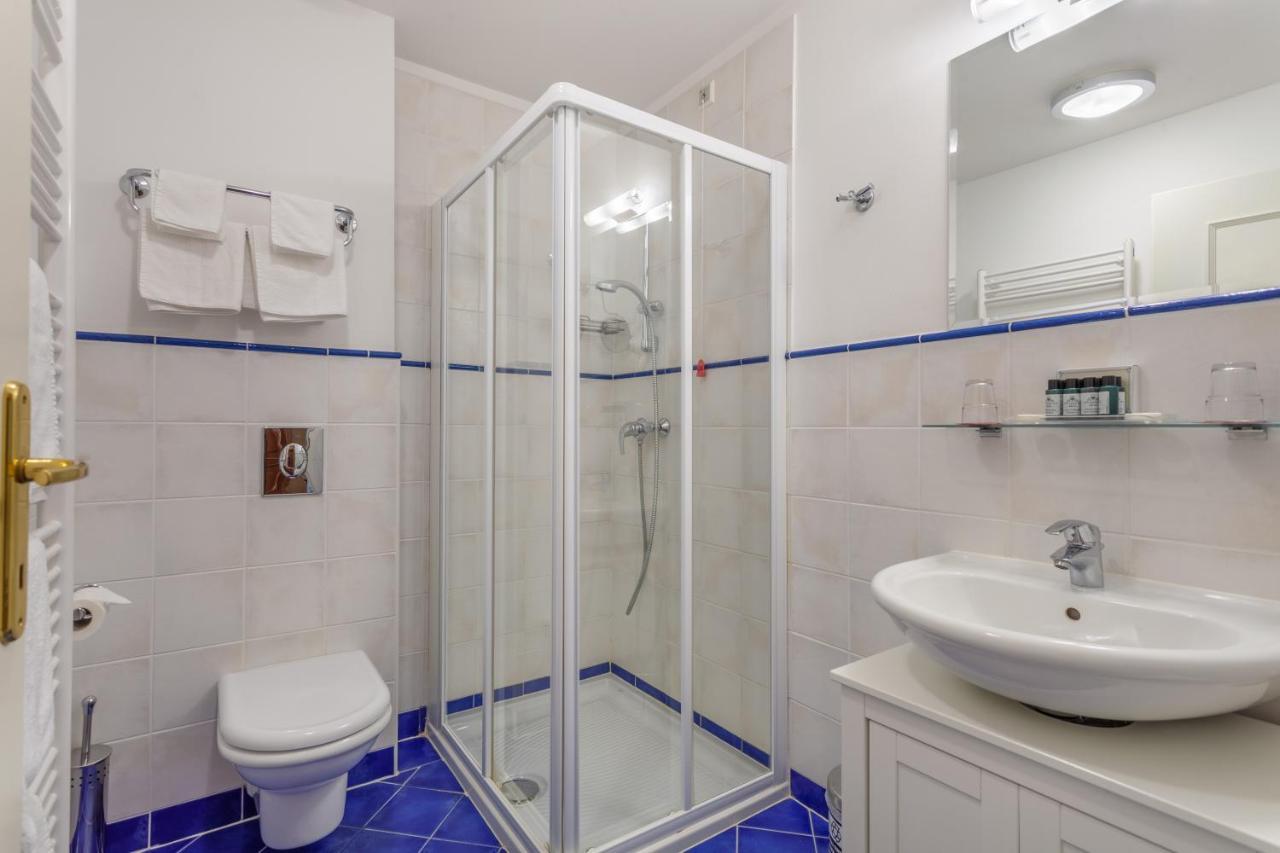 Double or Twin Room Balcony Lake View