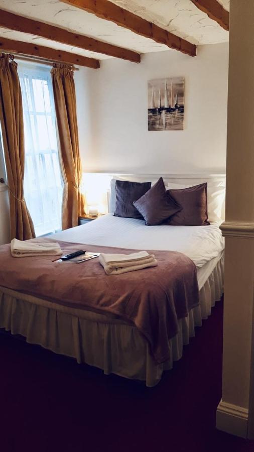 Double or Twin Room with Private Bathroom