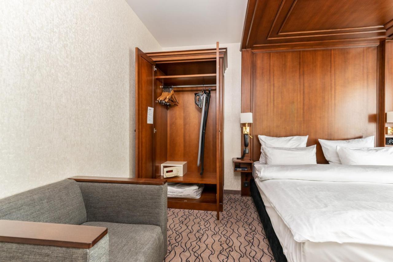 Club Double Room Courtyard View