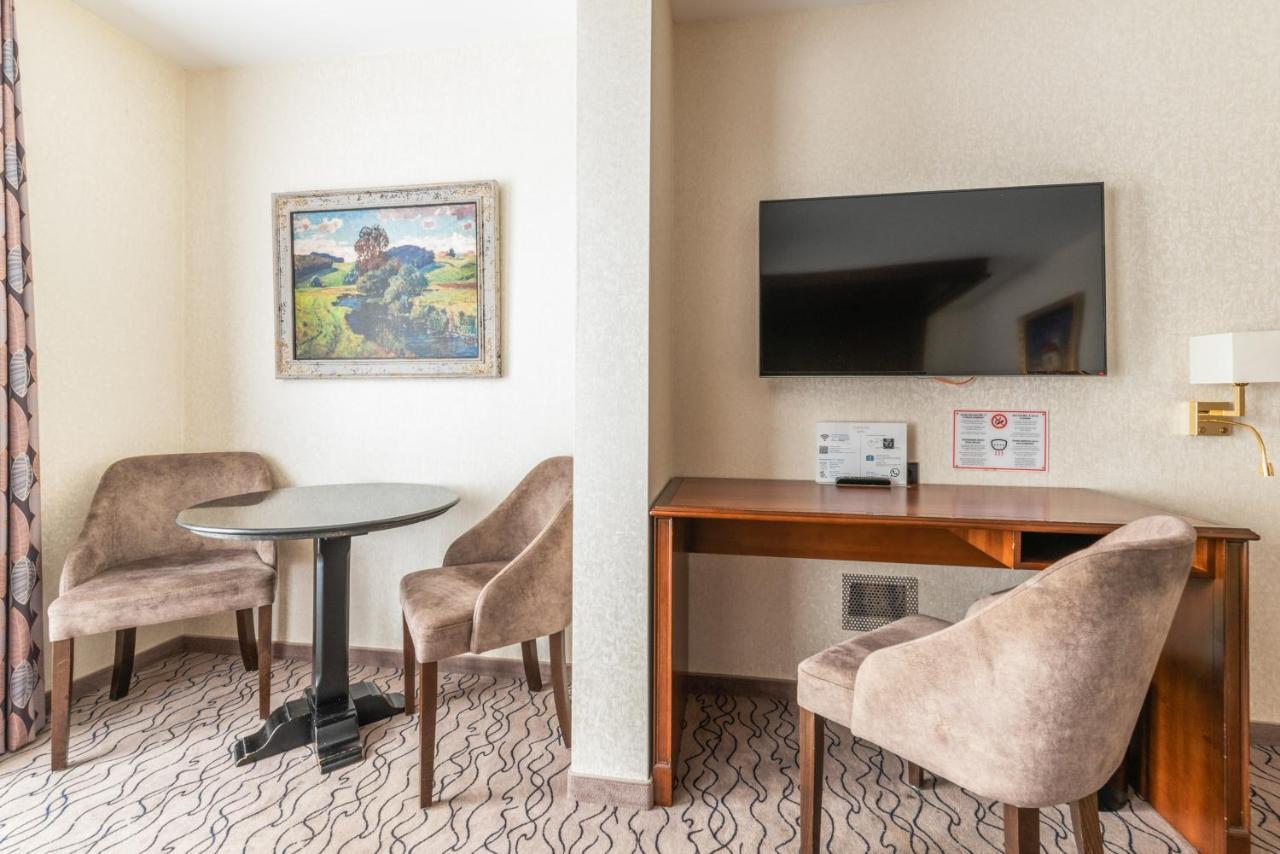 Superior Family Room