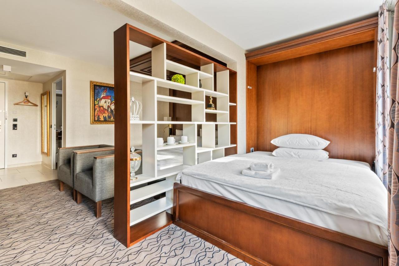 Superior Family Room