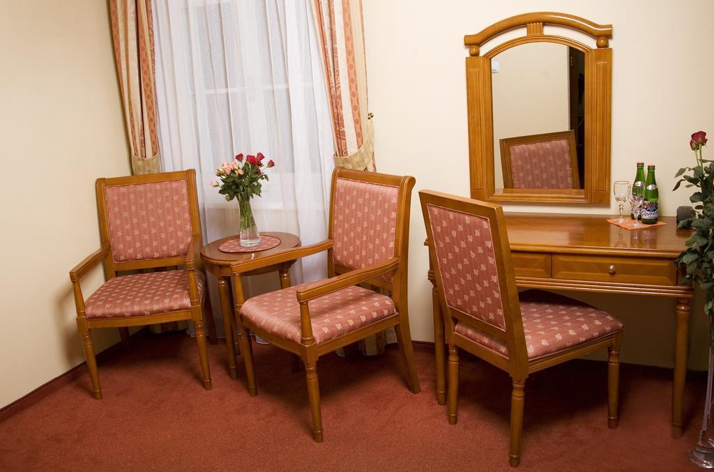 Doppel- oder Zweibettzimmer