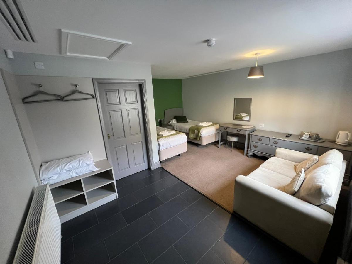 Twin Room with Shower