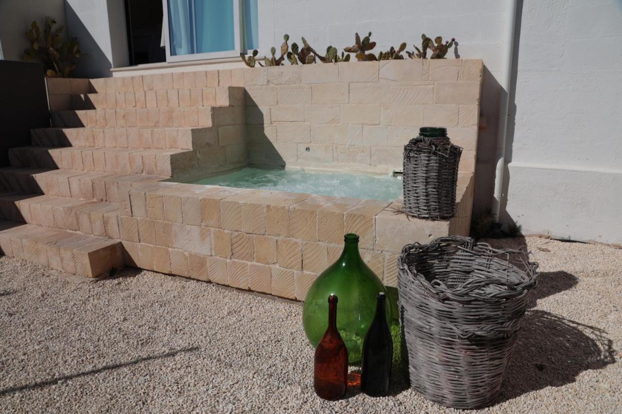 Deluxe Suite Spa Bath