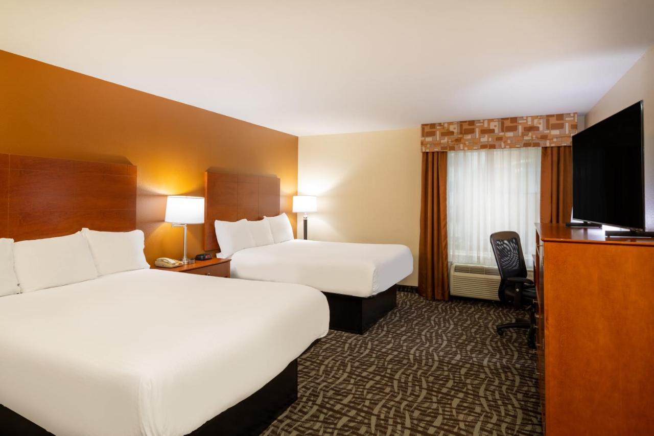 Queen Room with Two Queen Beds - Non-Smoking