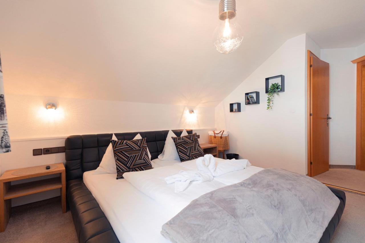 Large Double Room,1345072862:JPEG