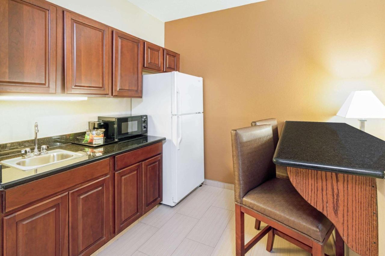 King Room with Wetbar
