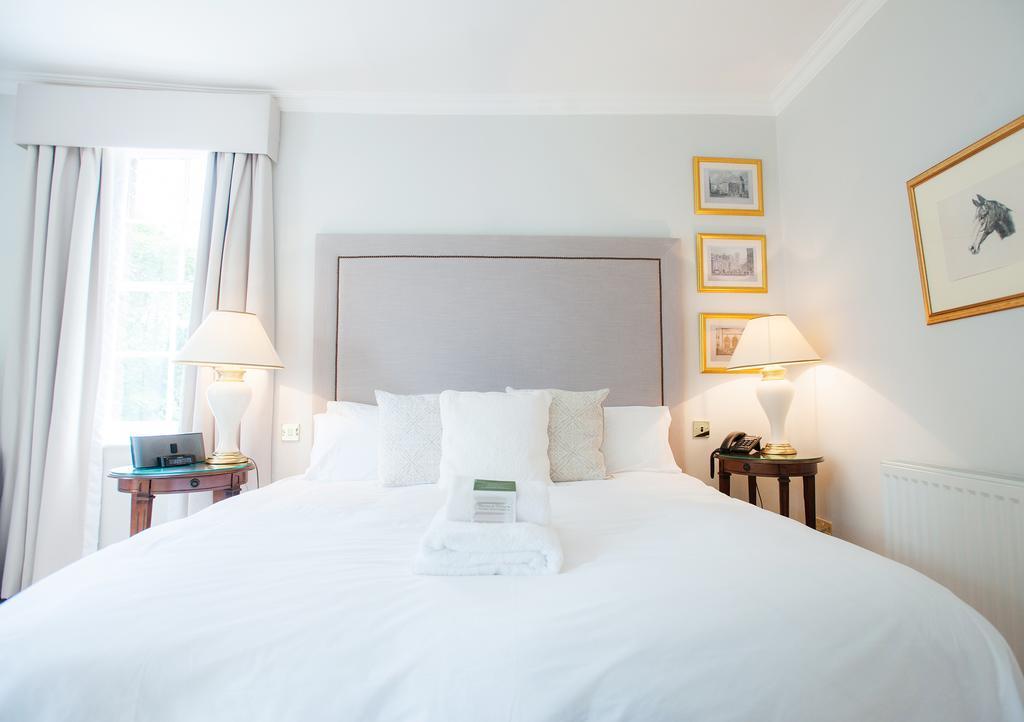 Deluxe Bedroom