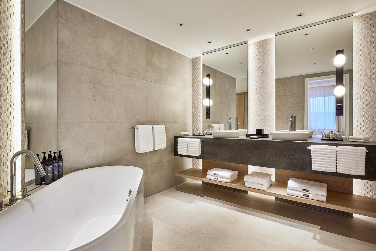 Suite Présidentielle 2 Chambres avec Accès au Salon Club