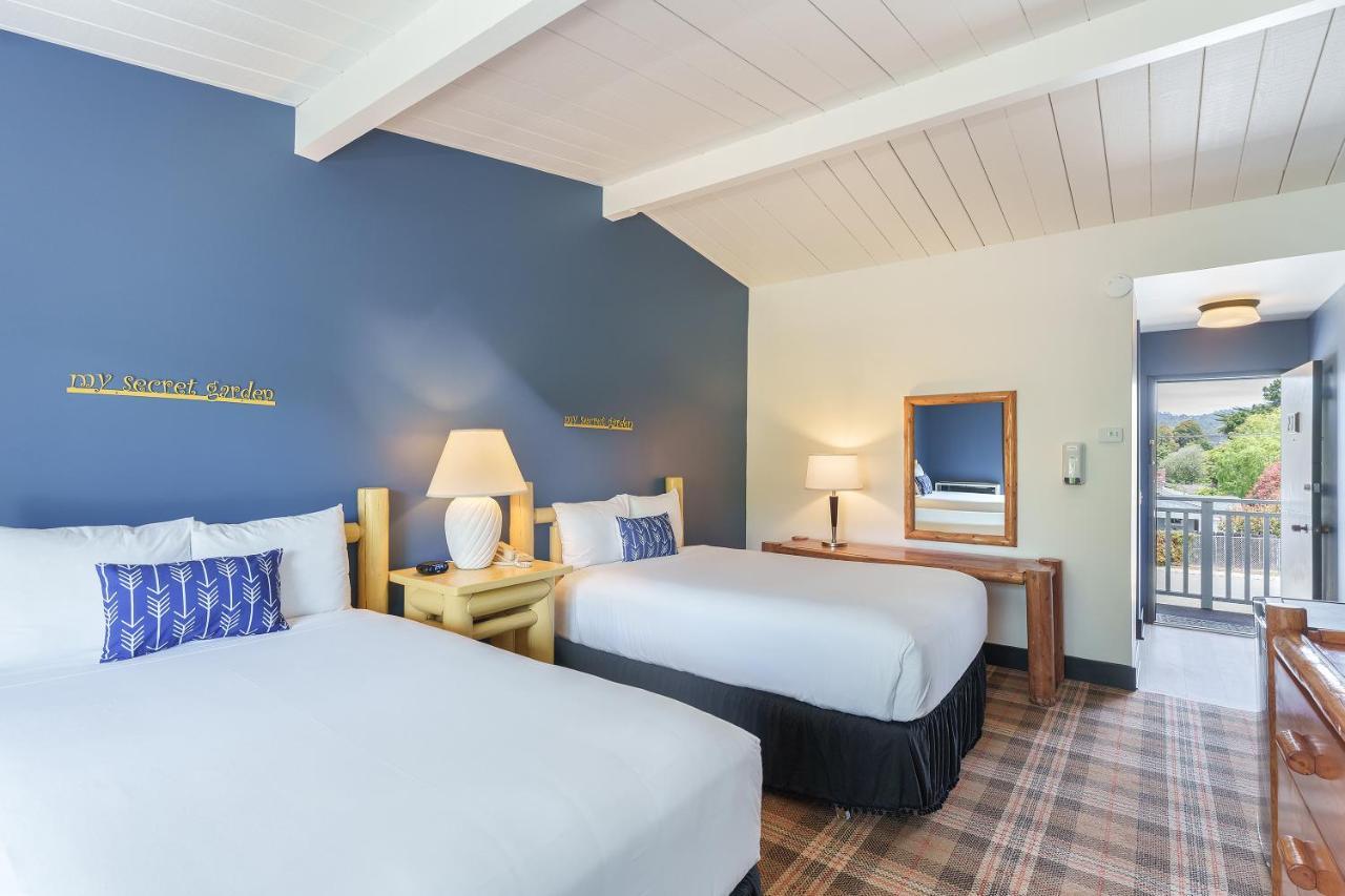 Standard Double Room with Two Double Beds