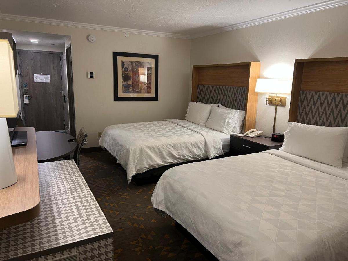 Standard Queen Room Two Queen Beds