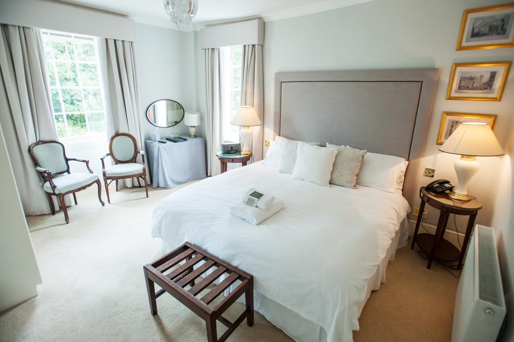 Deluxe Bedroom