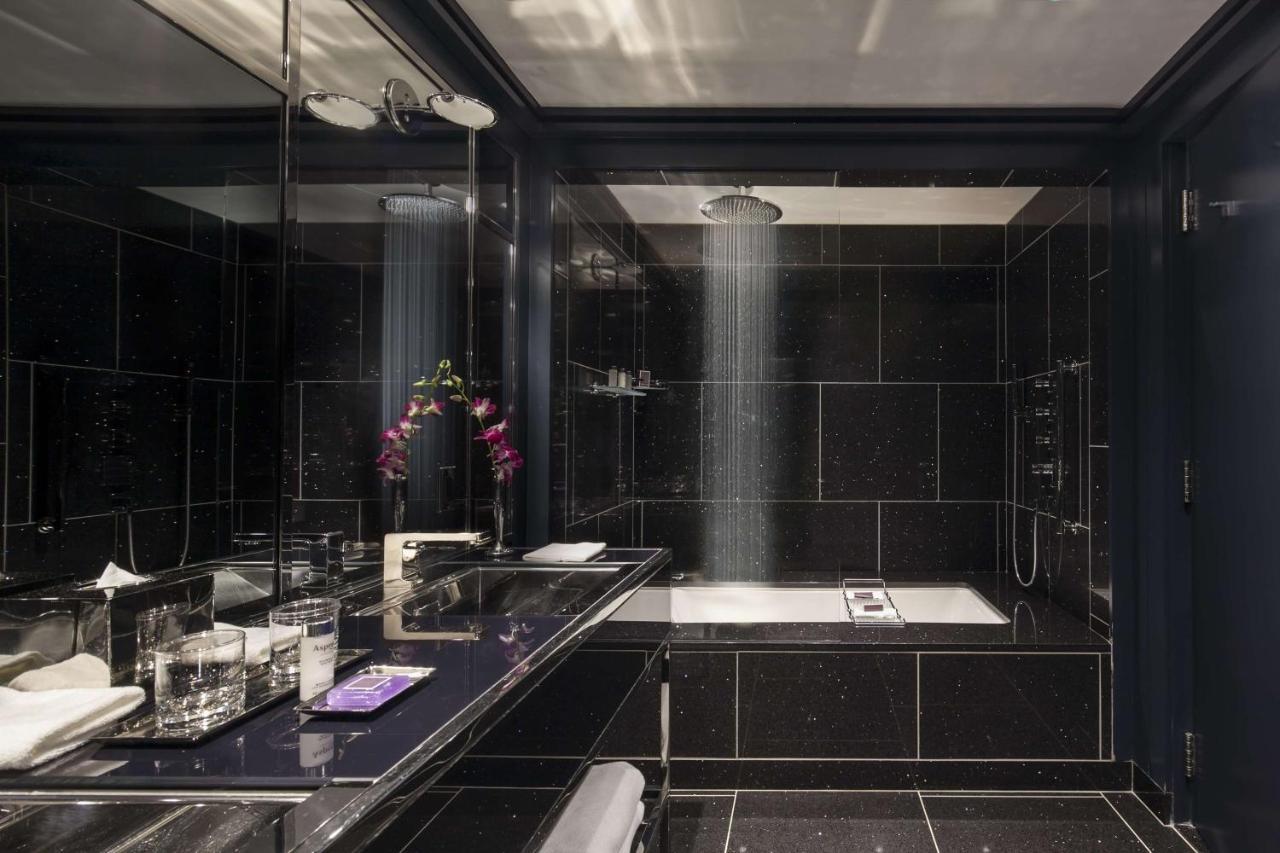 Junior King Suite with Street View
