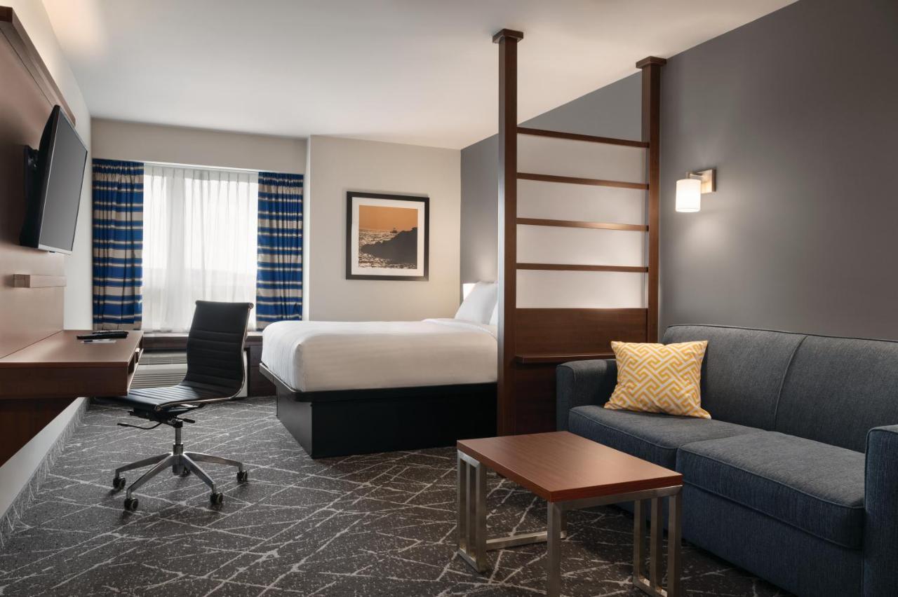Queen Efficiency Room with One Queen Bed and Sofa Bed, Non-Smoking