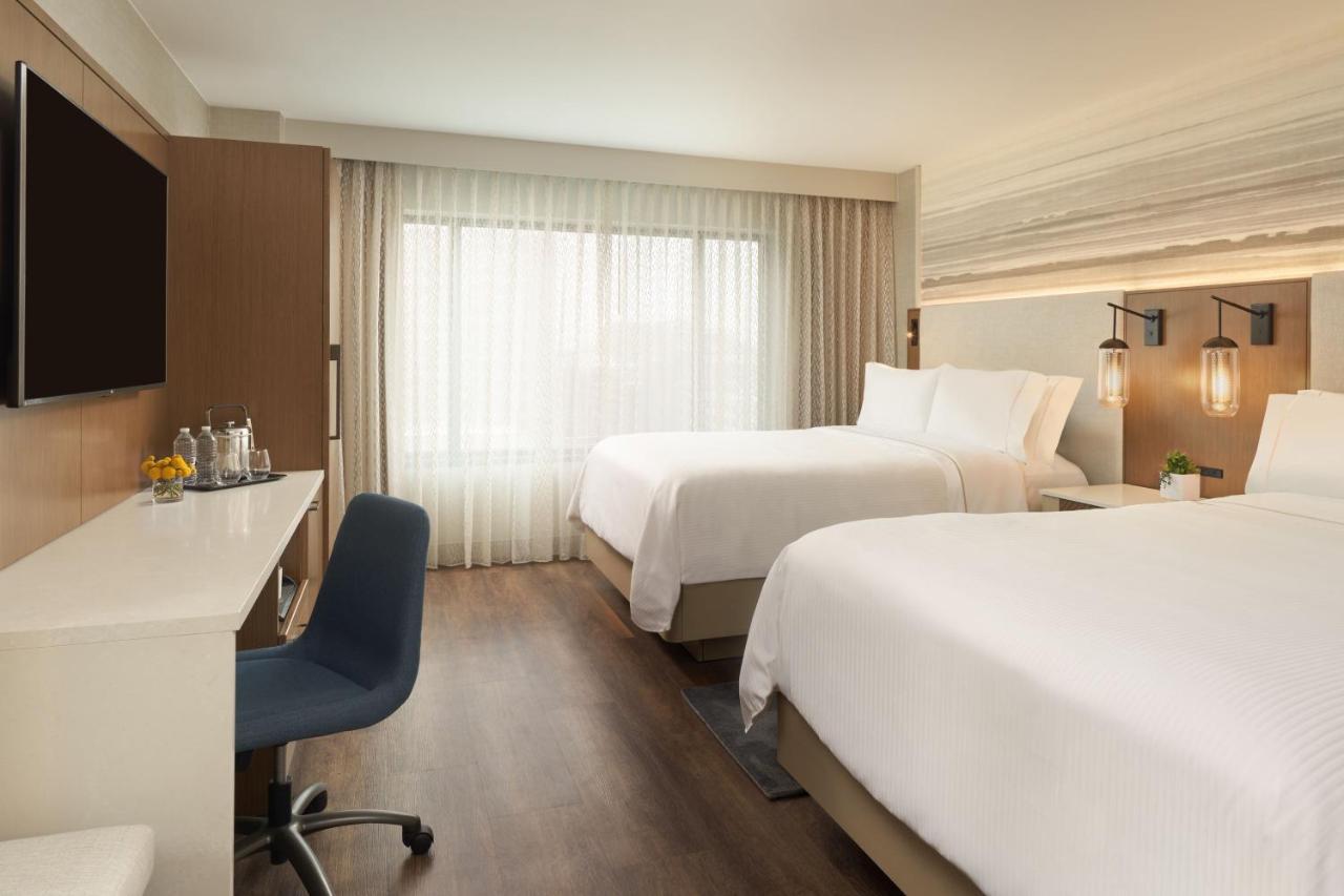 Guest room, 2 Double, City view