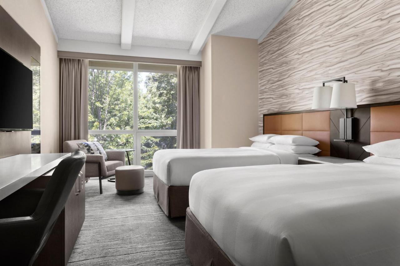 Executive Double Room with Two Double Beds - Club Lounge Access