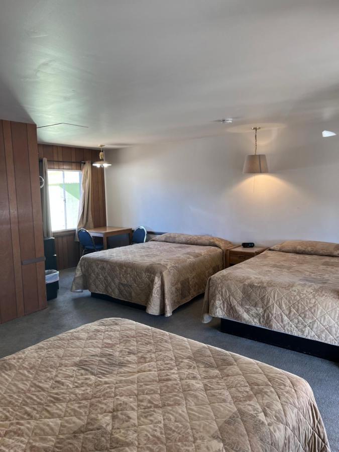Triple Room Three Queen Beds