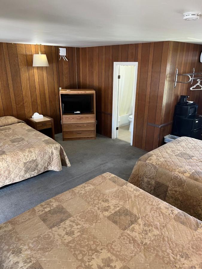 Triple Room Three Queen Beds