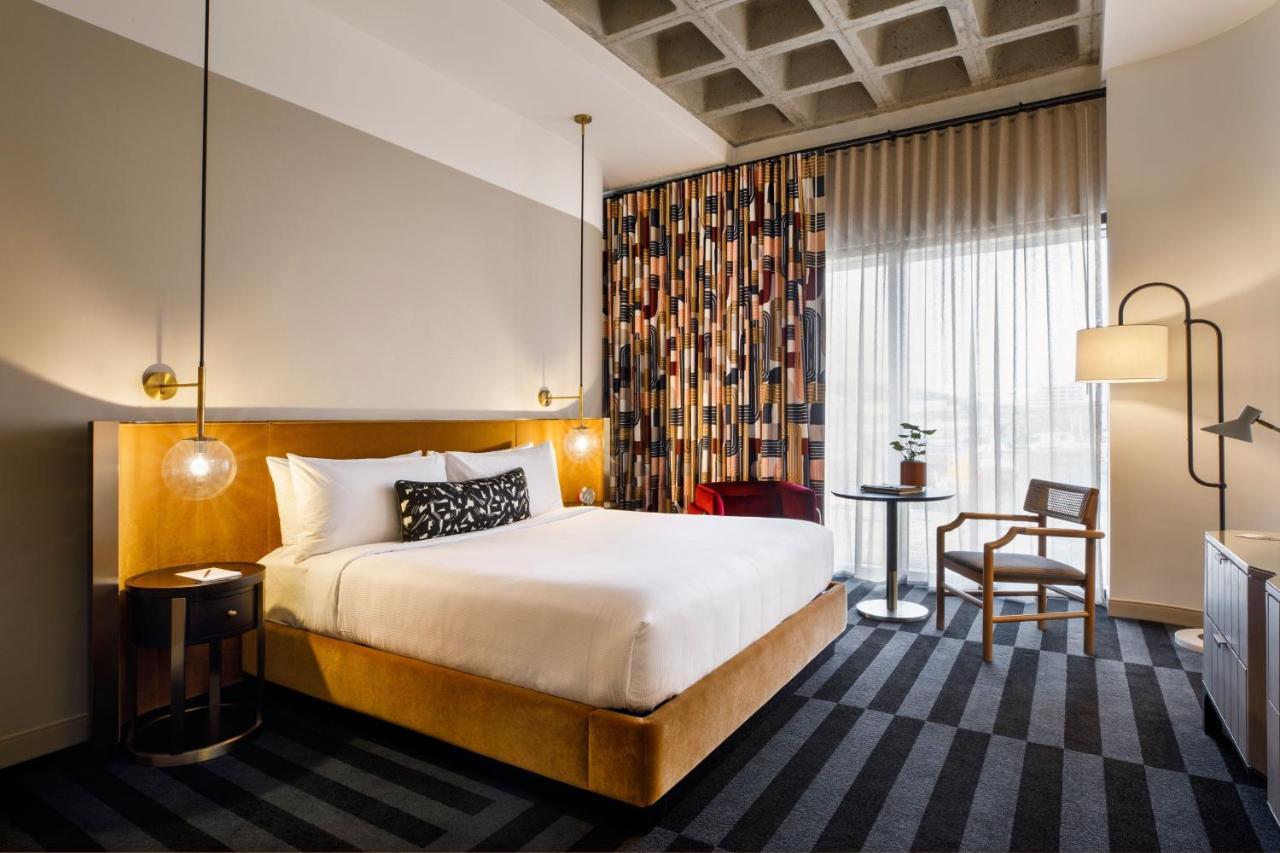 Deluxe King Room with City View