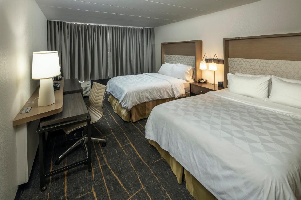 Standard Queen Room Two Queen Beds
