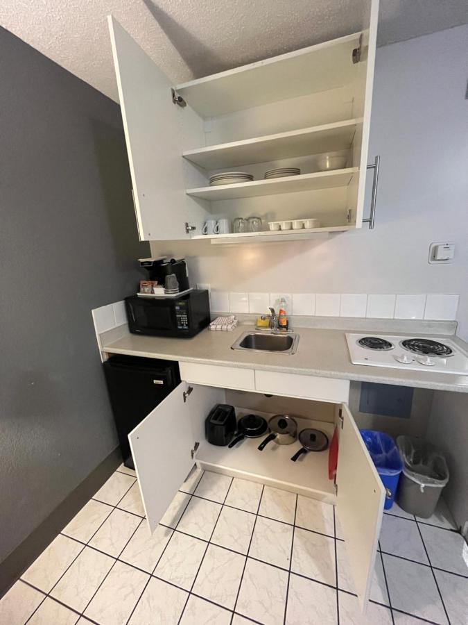 King Room Kitchenette Pet-Friendly or Non-Smoking