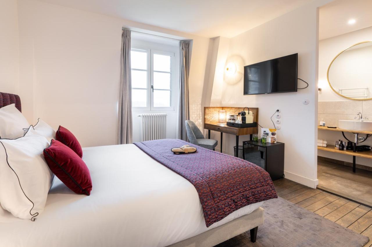Teeny Room