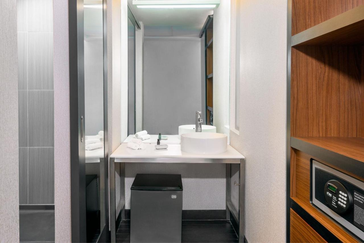 Aloft, Guest room, 1 King