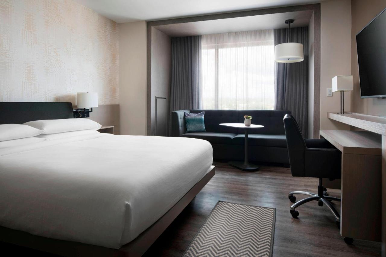 Zimmer mit Kingsize-Bett und Schlafsofa - für Hörgeschädigte geeignet