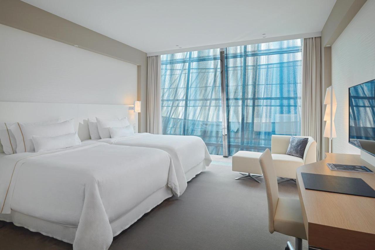Classic Elbphilharmonie Guest room 2 Queen Atrium view