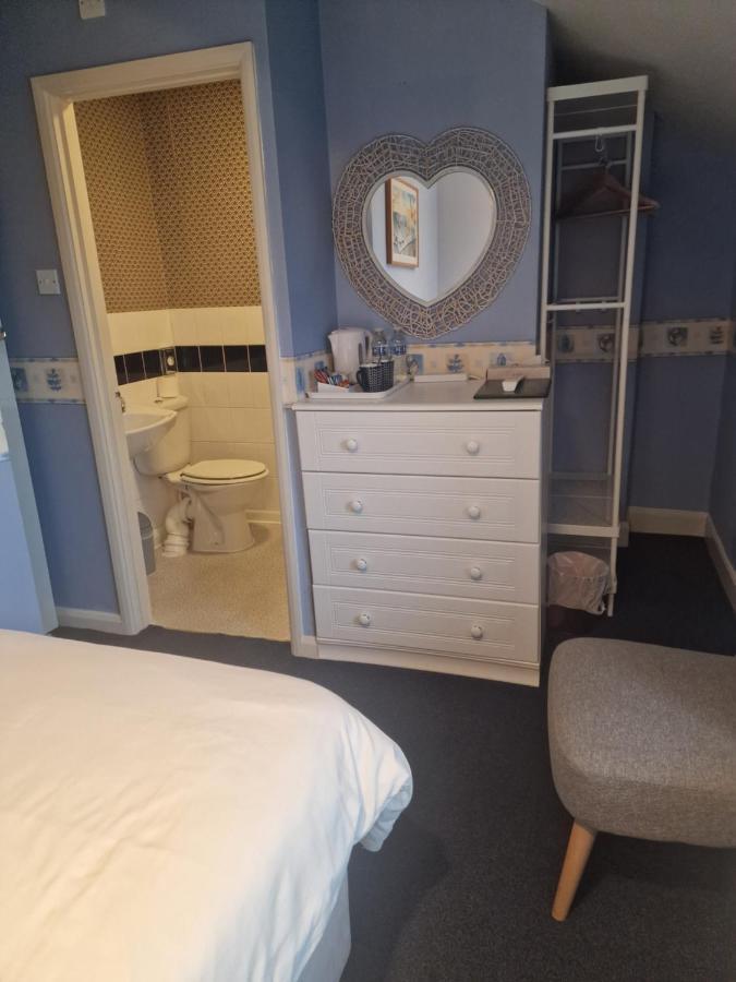Twin Room with Private Bathroom