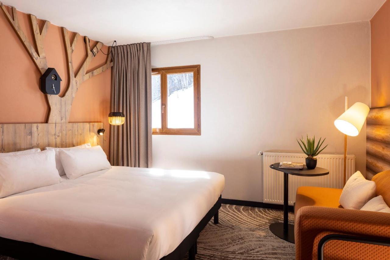 Triple Room One Double Bed Single Chaise Lounge or 3 Single Beds
