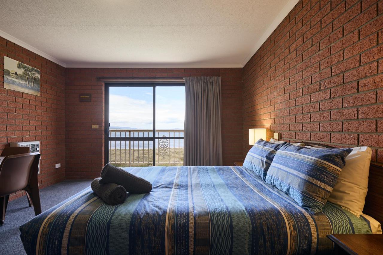 Family Room with Bay View (3 Guests)