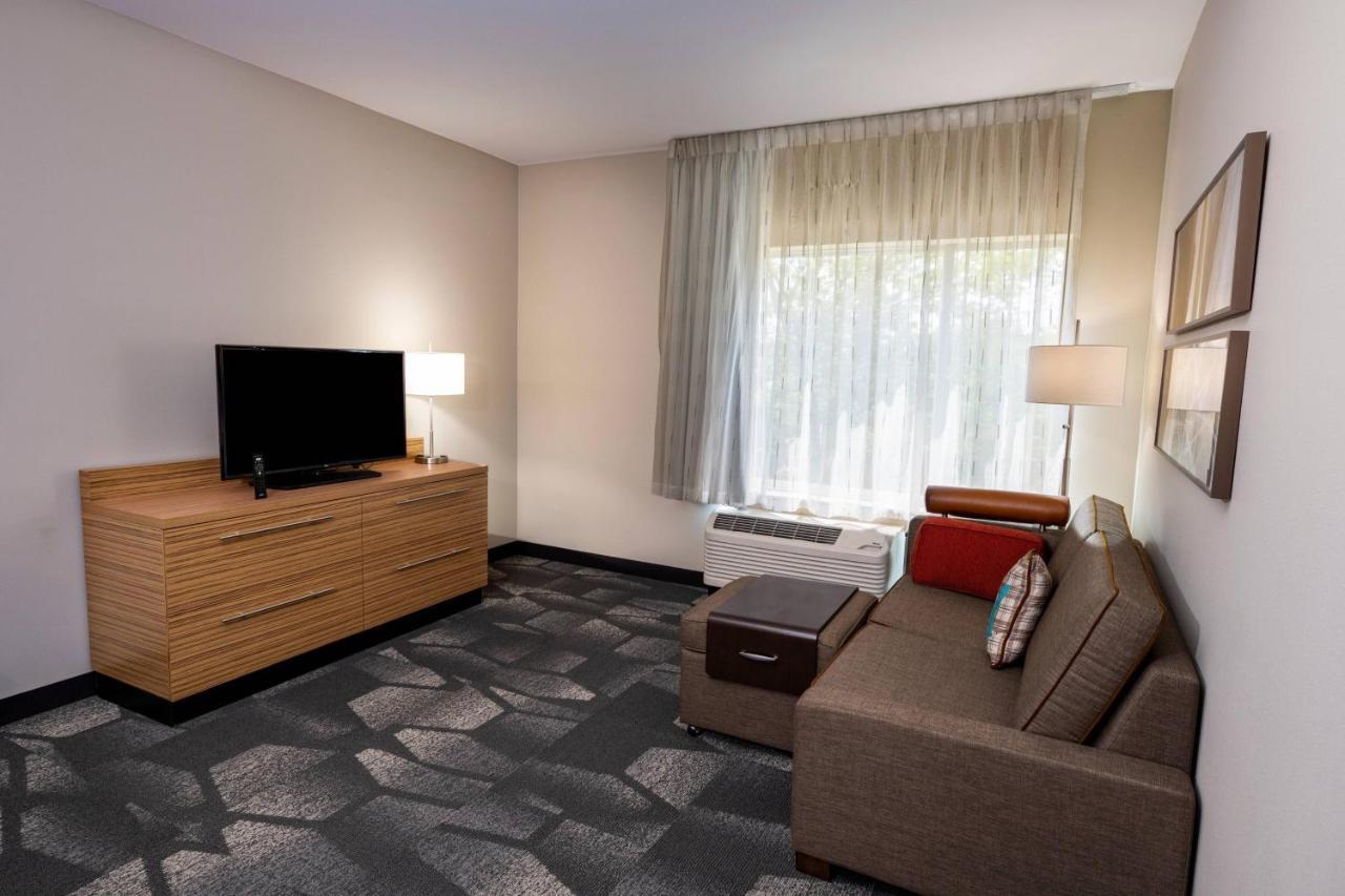 One-Bedroom Queen Suite Sofa Bed