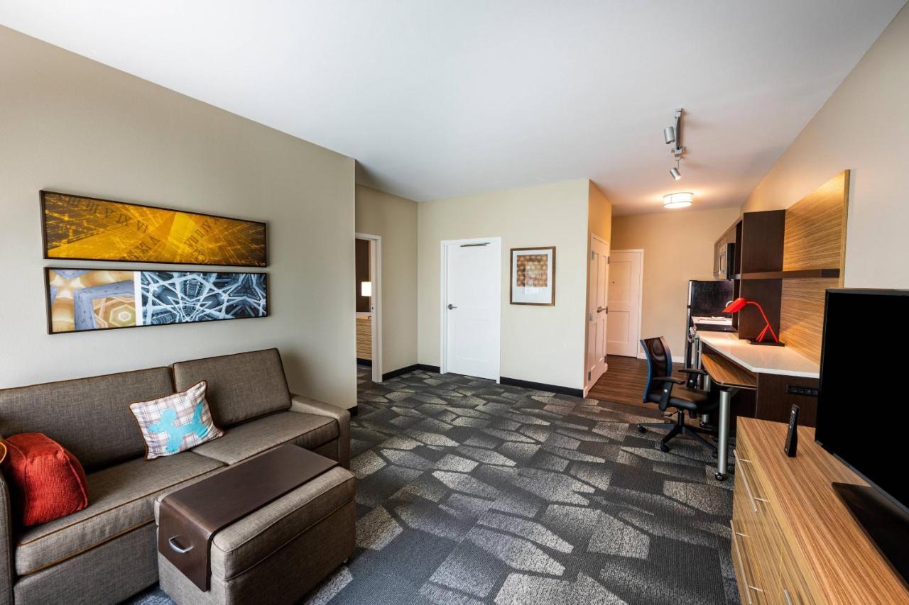One-Bedroom Queen Suite Sofa Bed
