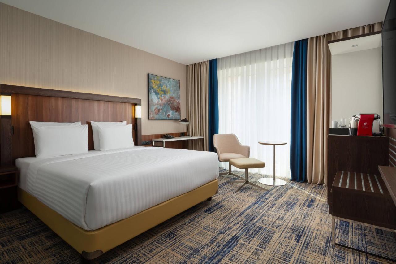 Family suite with 1 King, Sofa bed, City view